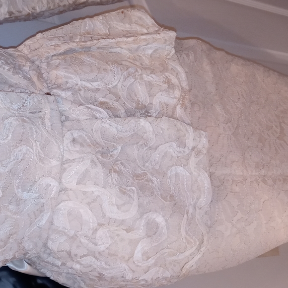 Lace skirt suit - Picture 5 of 6